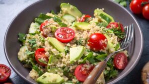 Salada de Quinoa e Abacate